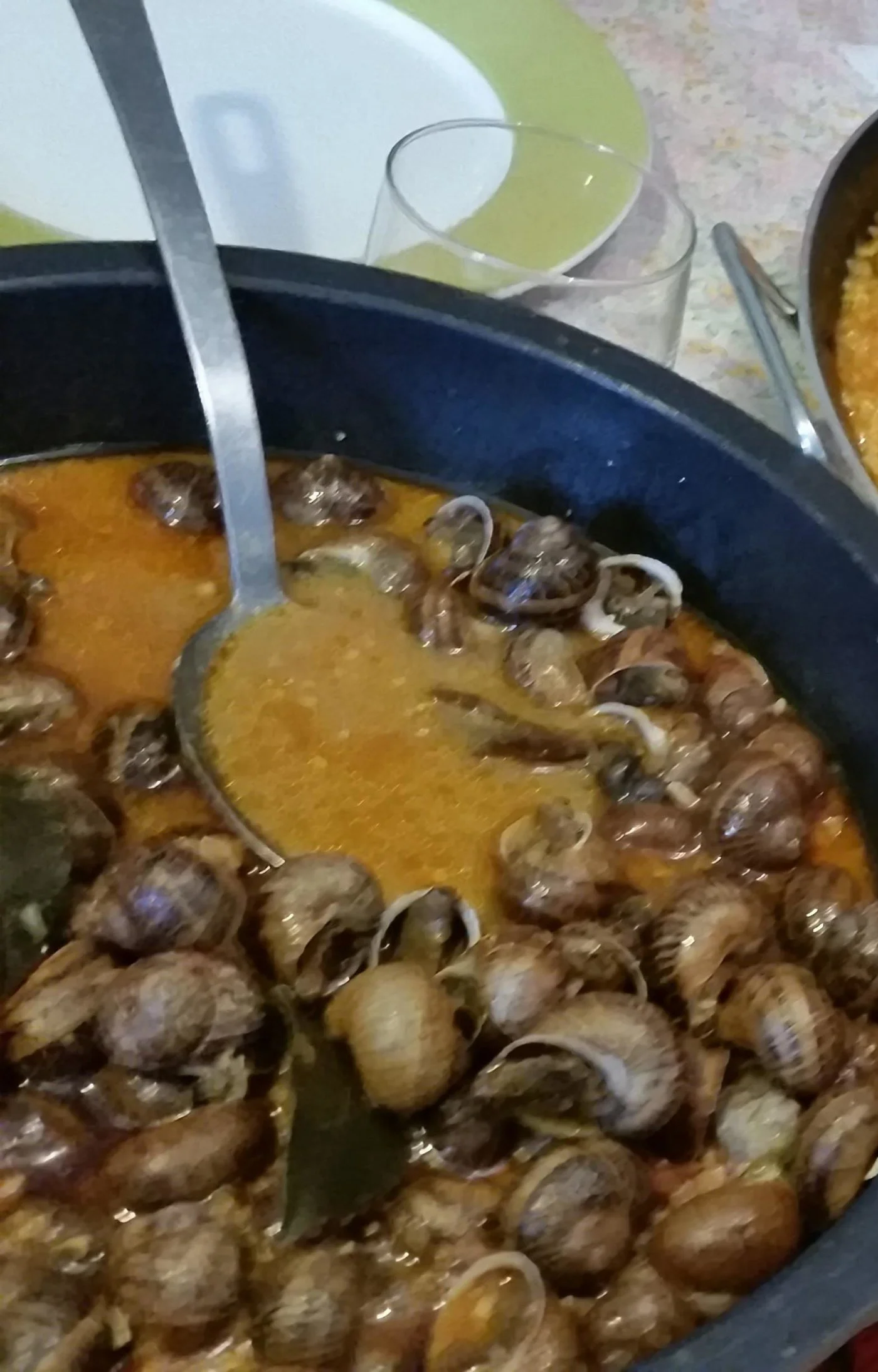 カタルーニャの家庭料理、カルゴルス・ア・ラ・ゴルマンダ（カタツムリのトマト煮込み）
